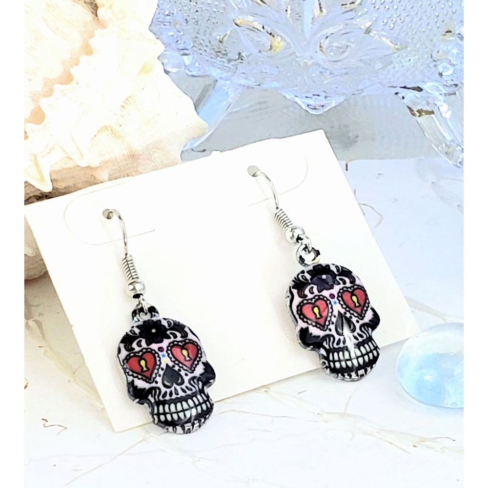 Awesome enamel Skull earrings! Black and red !